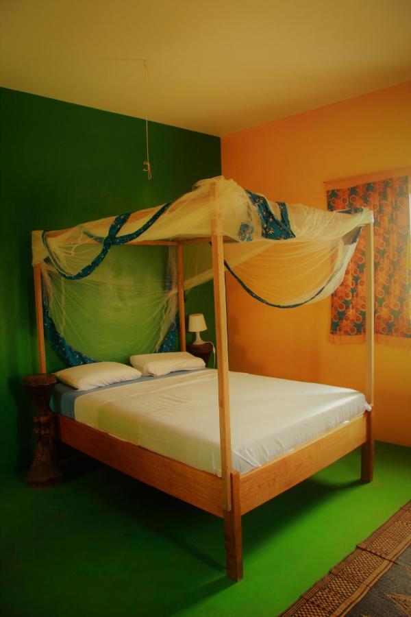 Begue Pokai Hostel Toubab Dialaw Ngoại thất bức ảnh